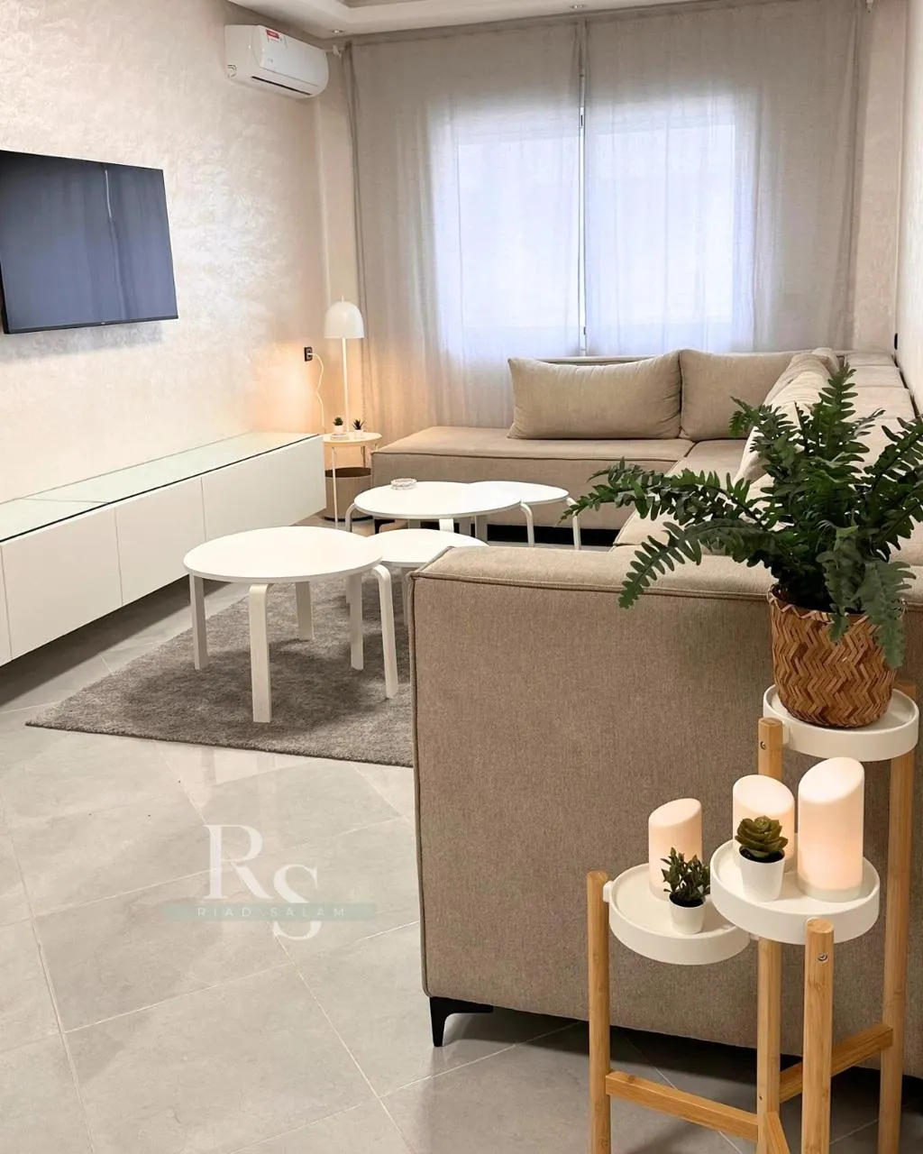 Apartment entrance and reception area