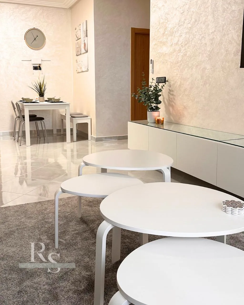 Modern decor and styling throughout